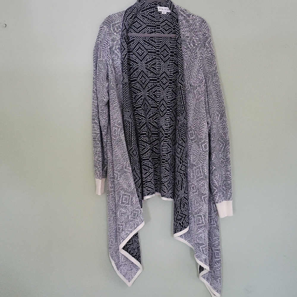 Ava & Viv Black and White Geometric Cardigan